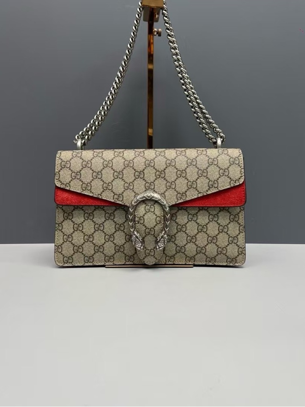 Gucci GG Supreme Shoulder Bag in Beige with Red Trim